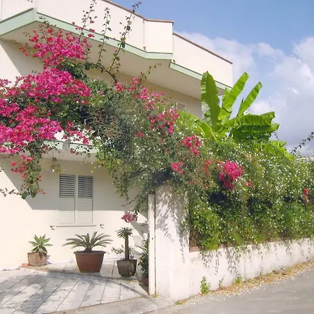 Trinacria Holiday home Santa Maria Del Focallo